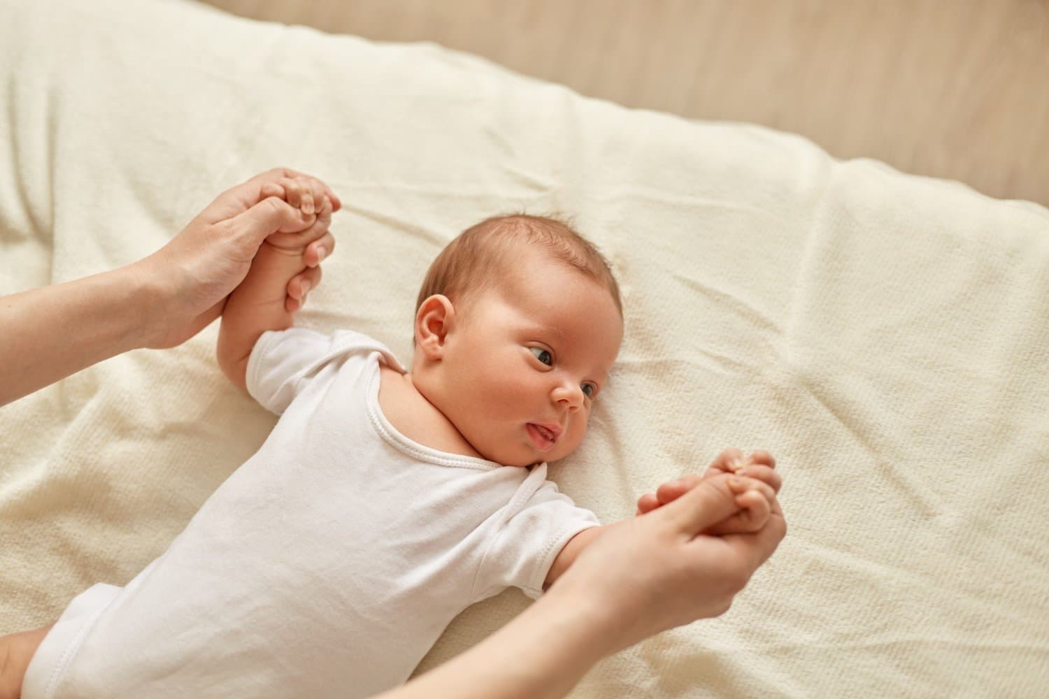 5 Gerakan Stretching Ringan untuk Melatih Motorik Bayi