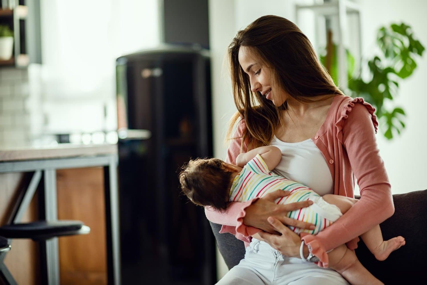 Bukan Cuma untuk Bayi, Menyusui Juga Baik untuk Mental Ibu Lho!
