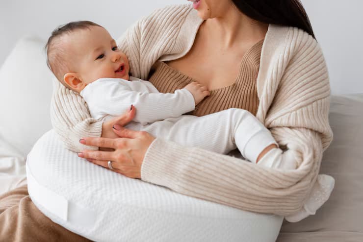Front View Mother Holding Newborn Baby Freepik